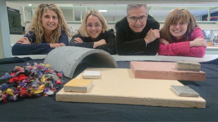 El grup de recerca TECTEX de la UPC a Terrassa crea un nou material per a la construcció amb residus de roba usada